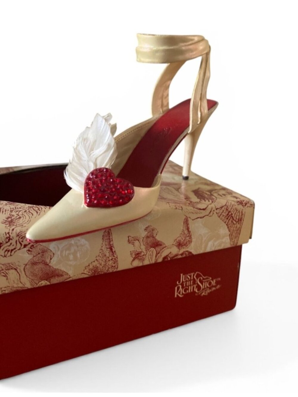 Just the Right Shoe Hearts Aflutter #25440 Miniature Collectible